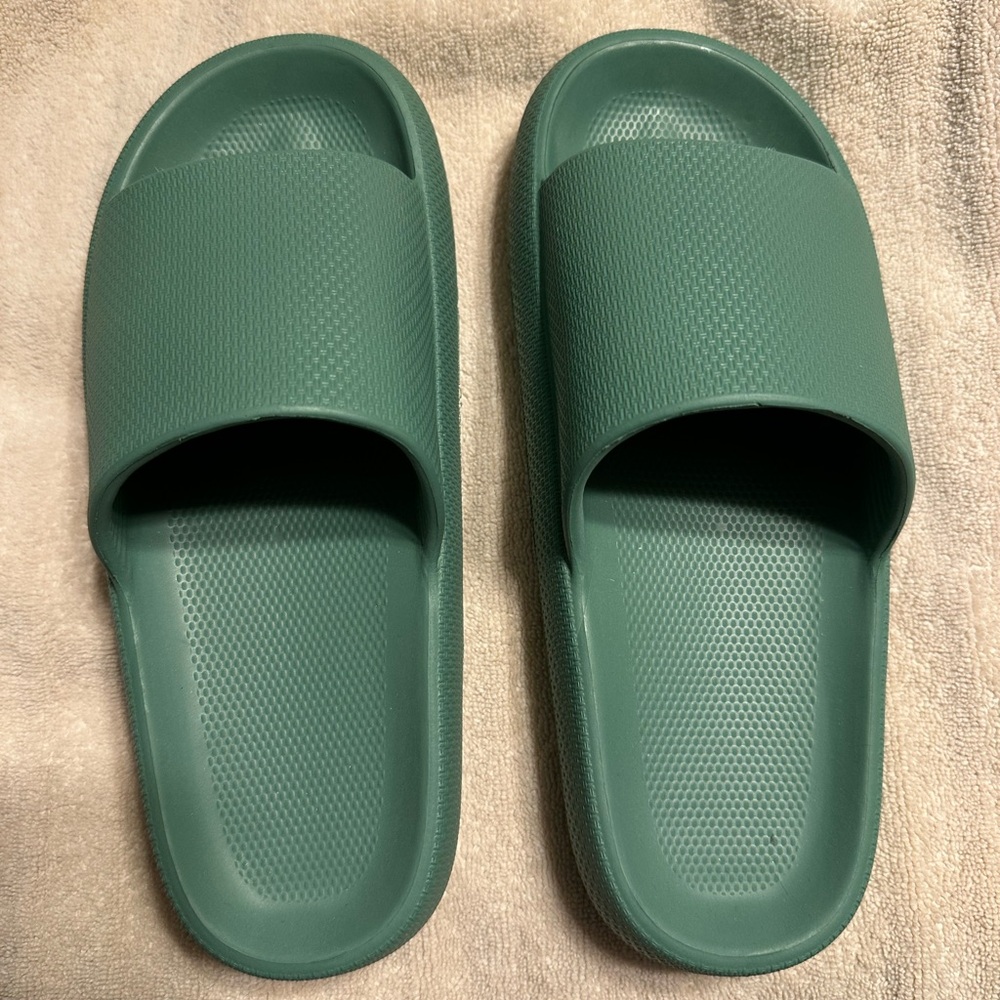 Women’s slide sandals